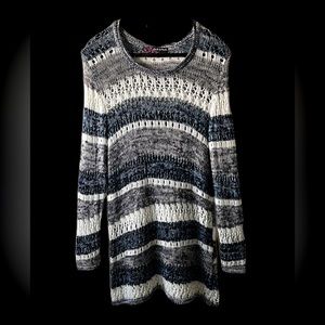 Size XL Navy & White Sweater